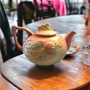 Vintage Hull Art Pottery Magnolia (Matte) Cornucopia Teapot